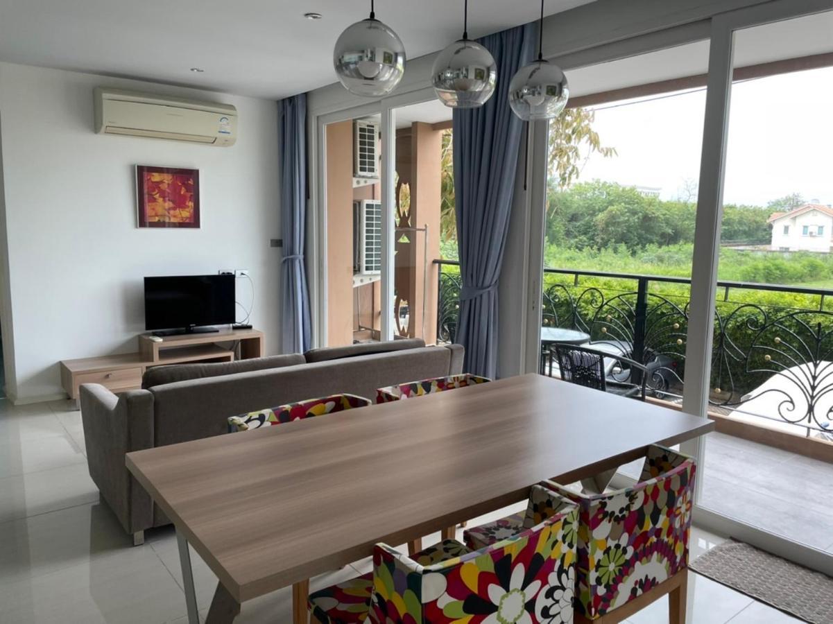 Atlantis Condo Resort Jomtien Bagian luar foto