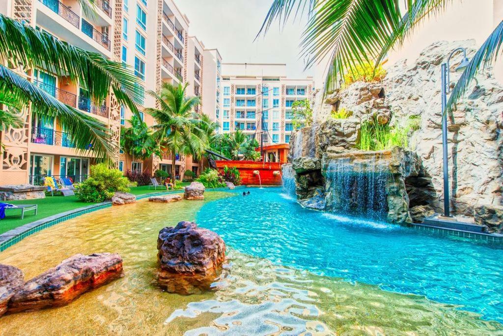Atlantis Condo Resort Jomtien Bagian luar foto