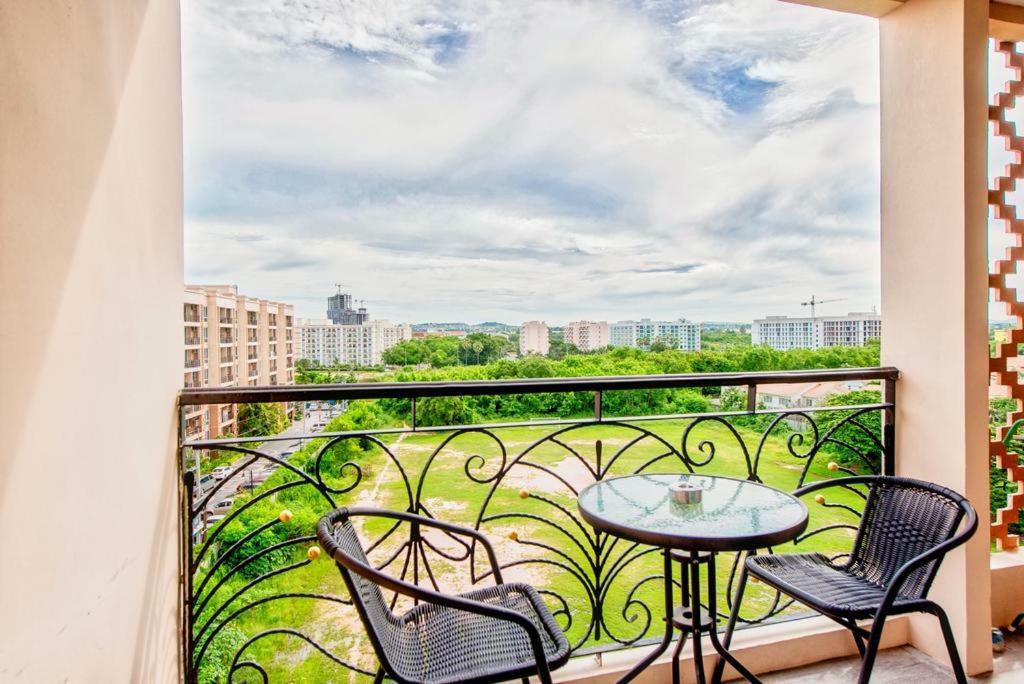 Atlantis Condo Resort Jomtien Bagian luar foto