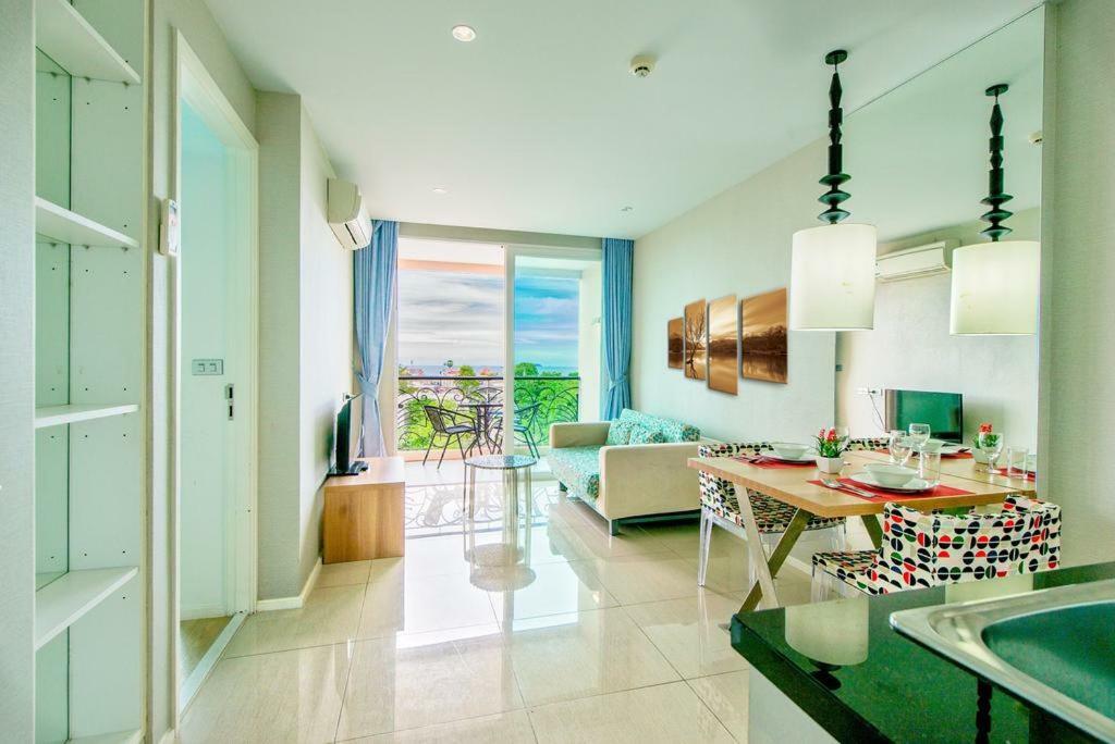 Atlantis Condo Resort Jomtien Bagian luar foto